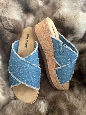 Minnetonka Posey Blue Denim Cork Wedge Sandals BRAND NEW IN BOX - Super Cute